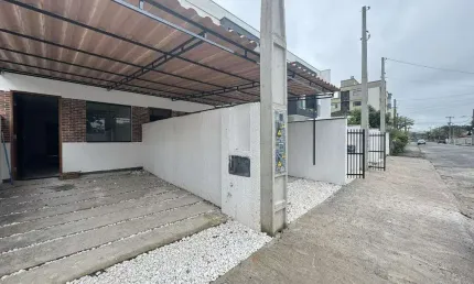 Casa com 2 quartos para alugar na Rua Affonso Baumer, 73, Costa e Silva, Joinville