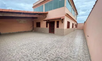 Oportunidade Ampla Casa com 3 Quartos, Suíte e Excelente Terraço
