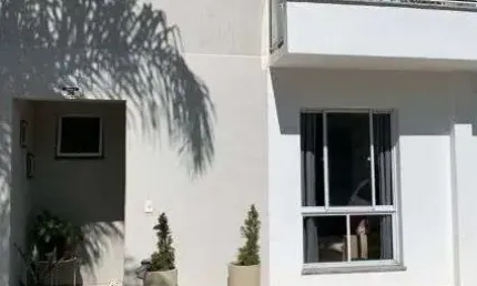 Casa em codomínio 3 quartos, próximo a estrada da Cachamorra