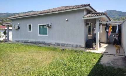 Casa para venda com 112 metros quadrados com 3 quartos