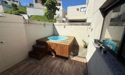 Maravilhosa casa condomínio Contemporâneo 3 quartos