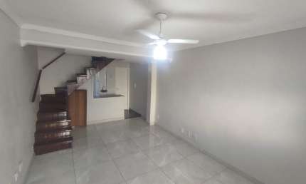 Casa de condomínio, 2 quartos, perto do West Shopping