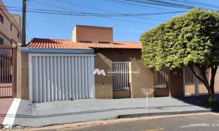 Casa com 3 dormitórios à venda, 116 m² por R$ 470.000,00 - Jardim Caparroz - São José do Rio Preto/SP