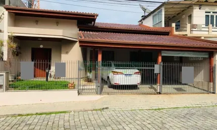 Casa com 4 quartos à venda na Escola Agrícola, Blumenau , 189 m2 por R$ 699.000
