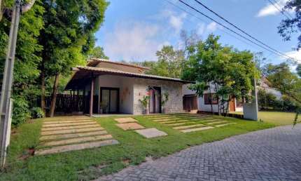 Casa em Condomínio para aluguel em Praia do Forte,  Bahia - Açu da Torre - Com Piscina e Quadra Poliesportiva