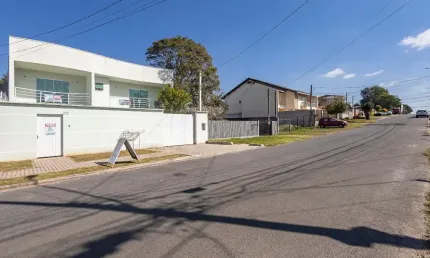 Uma casa completa, espaçosa e com um quintal incrível!!!