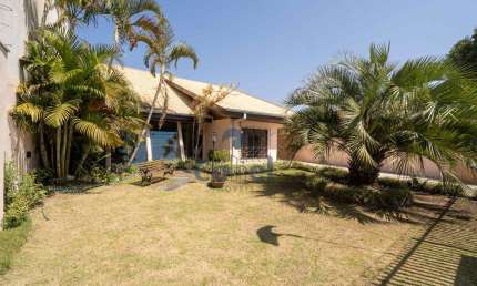 Casa Térrea com terreno de 770 m² e 327 m² de área interna
