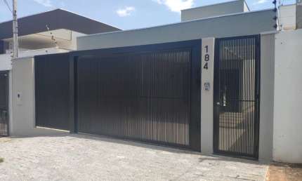 Casa com 3 quartos à venda na Rua Pioneiro Jones Sales Pontes, 184, Jardim Munique, Maringá
