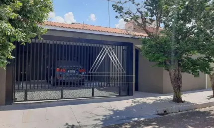 Imperdível casa à venda no Jardim Astúrias, São José do Rio Preto-SP! 3 quartos, 1 suíte, 2 salas, 2 banheiros, 2 vagas, 140m².