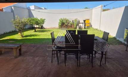 Chácara à venda em bairro exclusivo: 3 quartos, 1 suíte, 2 salas, 3 banheiros e 210m² de área. Confira já!