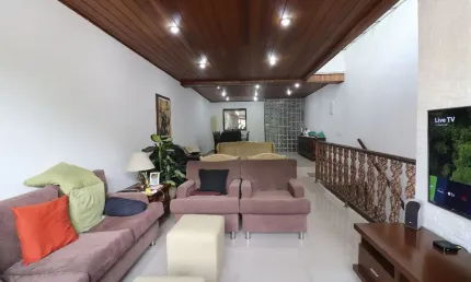 Sobrado em localização tranquila , pronto para morar!