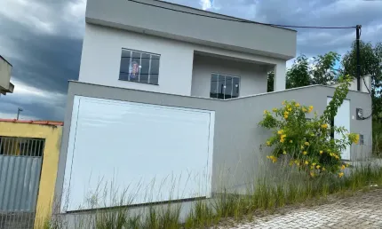 Linda casa à Venda no bairro Alto Paraíso em Resende