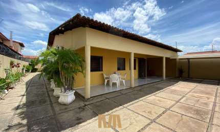 Casa com 04 Quartos, 244m² à Venda | Próxima a UFPI - Zona Leste