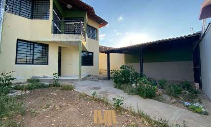 Aluga-se | Casa Com 03 Quartos no bairro Ininga - R$ 2.800,00