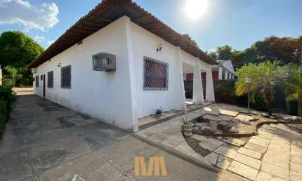 Casa com 03 Quartos, 420m² à Venda Próxima a UFPI - Zona Leste