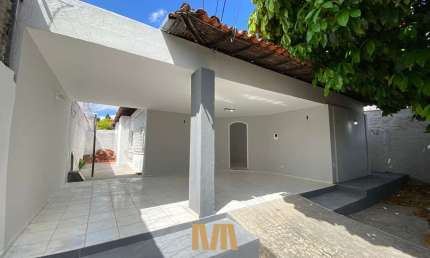 Aluga-se | Casa com 03 Quartos | 390m² no Bairro de Fátima