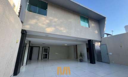 Casa Duplex com 04 Quartos, Elevador e Piscina à Venda no Jóquei