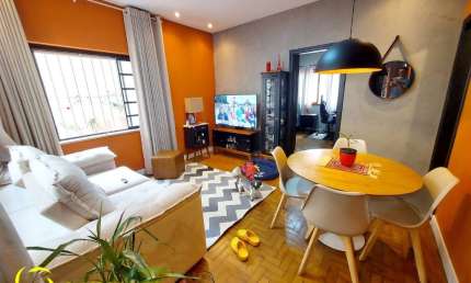Santa Cecília | Reformado | 2 Quartos | 54 m² | Vaga para Moto.