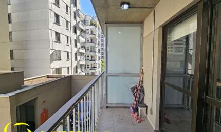 República | Studio Mobiliado | 30 m2 | Varanda | Metrô República