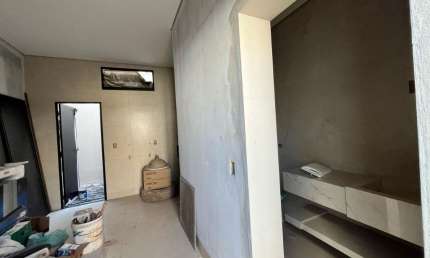 Casa com 3 suíte bairro e closet no Bairro  Interlago.
