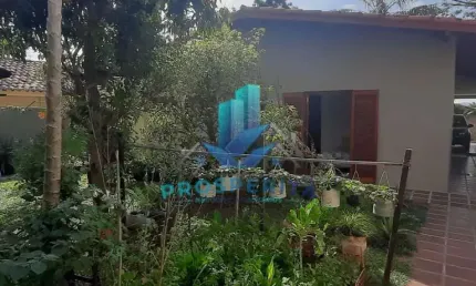 Casa Térrea a venda no Jardim Ipê com amplo quintal e rua sem saída  - Cotia.