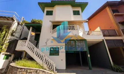 Petit Village - Casa em Condomínio - Elegante residência tipo Maison Vert - GRANJA VIANA