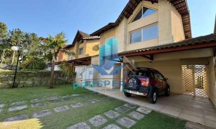 Casa Alto Padrão no Condomínio Granja 26 - 4 vagas , 3 suítes e piscina
