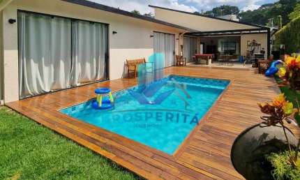 Casa Alto Padrão  Nova, TÉRREA c/ piscina, em rua fechada no Miolo da Granja!