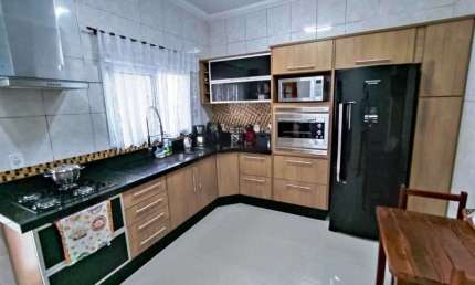 Casa à venda no Residencial Colinas em Mogi das Cruzes - SP