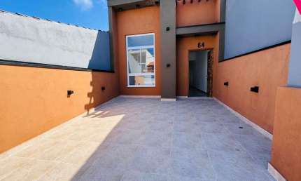 Casa à venda em condomínio no Jardim Rubi, em Mogi das Cruzes - SP