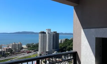 Apartamento 2 dormitórios com suíte, andar alto e vista para o mar. Lazer completo!