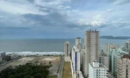 Apartamento Alto Padrão – 4 Suítes | 183m² Privativos | 3 Vagas | Quadra do Mar – Meia Praia