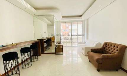 Amplo apartamento com 4 dormitórios, 1 Suíte, 1 Vaga próximo a Beira Mar