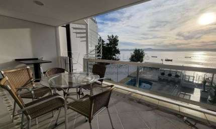 Casa com 4 quartos, 2 suítes, piscina e vista livre para o mar no João Paulo