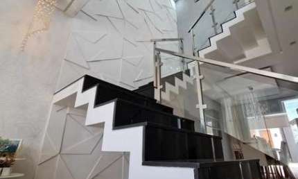 Belíssima casa duplex no melhor condominio da Maraponga.