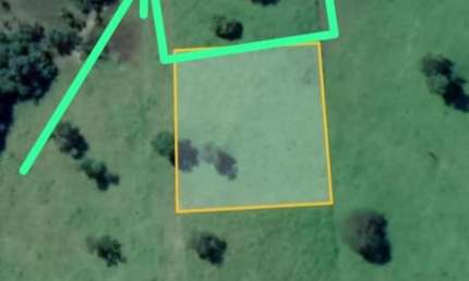 Vendo terreno , lugar tranquilo e bom para investimento.