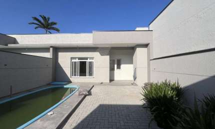 Casa para Venda em Guaratuba, Figueira, 3 dormitórios, 2 suítes, 1 banheiro, 1 vaga