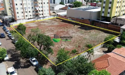 Terreno à venda na Rua Rebouças, 300, Vitória, Londrina