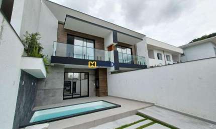Casa à venda em Camboriú | 11 min da praia – 3 suítes e piscina