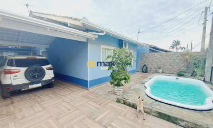 Ampla casa à venda com 5 quartos sendo 2 suítes no bairro Cordeiros em Itajaí