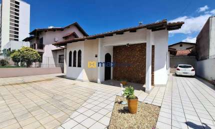 Casa ampla com 4 quartos (1 suíte) à venda no bairro São João em Itajaí