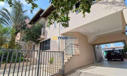 Casa com 04 dormitórios no Ariribá com 210m² de área construída, Balneário Camboriú