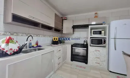 Casa ampla com 3 quartos à venda no bairro Espinheiros em Itajaí
