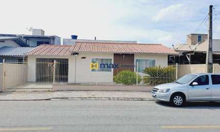 Casa ampla com 3 quartos e espaço gourmet à venda no bairro Cordeiros em Itajaí