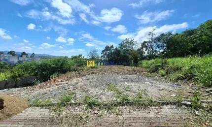 Excelente terreno à venda no bairro Espinheiros, 343 m²