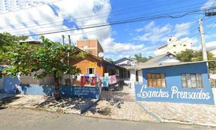 Terreno com 02 casas no bairro Municípios, Balneário Camboriú