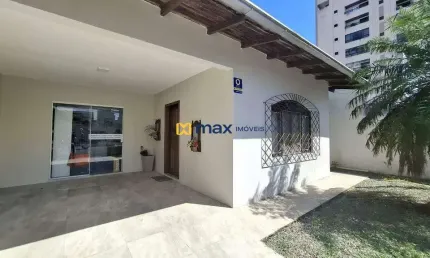 Excelente casa à venda com 2 suítes, Centro, Itajaí