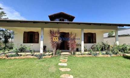 Ampla casa com 3 suítes, AVERBADA, Ressacada, Itajaí