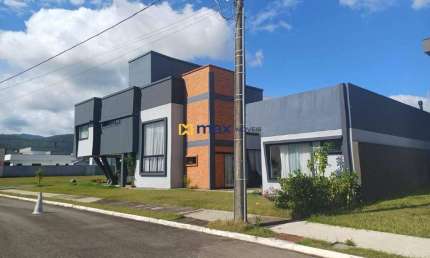 Venda: Casa no condominio Caledônia Área 3 - Camboriú.