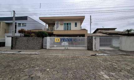 Excelente casa averbada, 5 quartos (4 suítes) à venda, São Judas, Itajaí